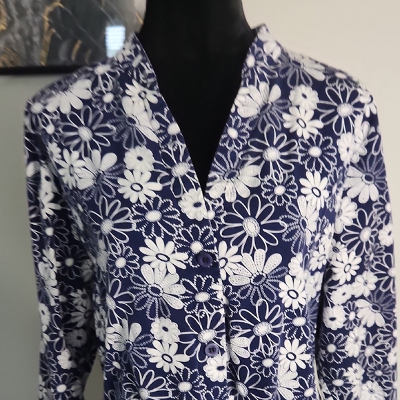 Barco Uniforms Floral Print Scrub Top – Size L - Picture 5 of 8